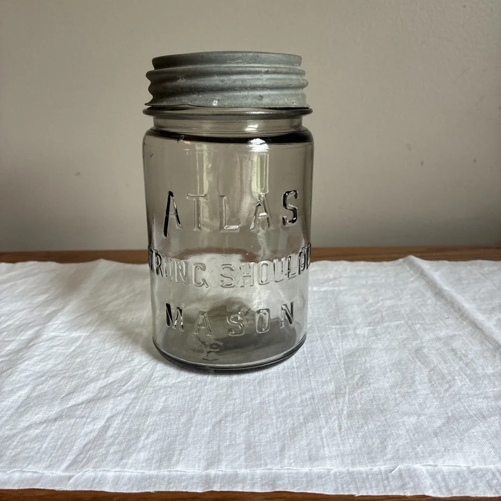 Antique/Vintage Hazel Atlas Strong Shoulder Mason Pint Size With Lid